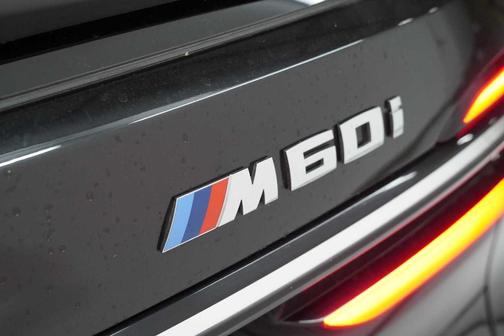 2023 BMW X7 M60i
