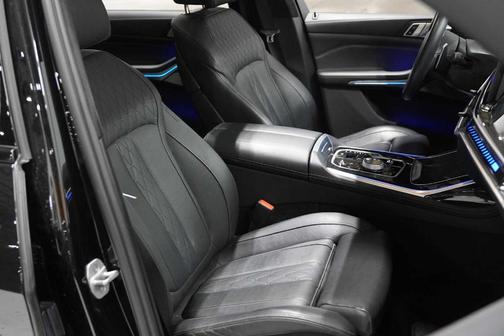 2023 BMW X7 M60i