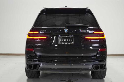 2023 BMW X7 M60i