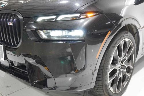 2023 BMW X7 M60i
