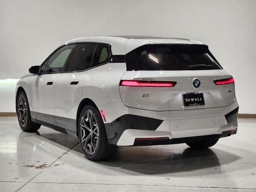 2025 BMW iX xDrive50