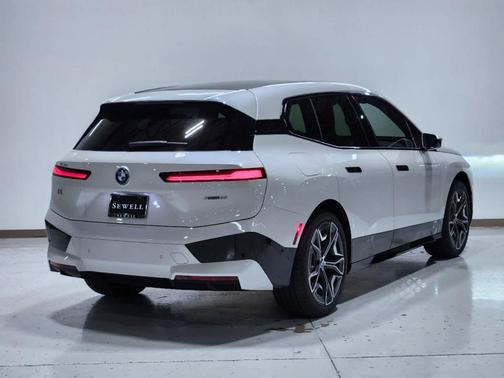 2025 BMW iX xDrive50