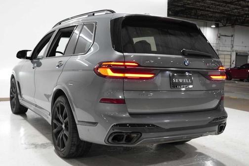 2023 BMW X7 M60i