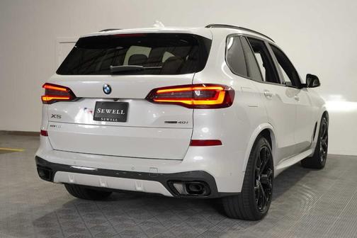 Mineral White Metallic 2023 BMW X5 sDrive40i