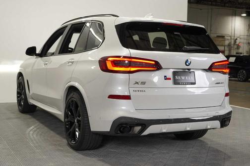 Mineral White Metallic 2023 BMW X5 sDrive40i