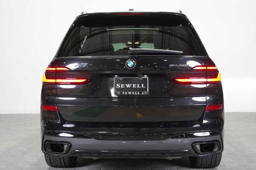 Black Sapphire Metallic 2024 BMW X7 xDrive40i