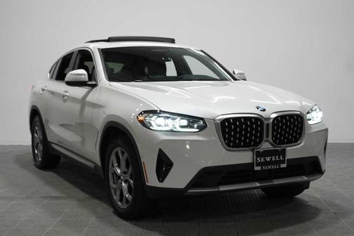 Mineral White Metallic 2024 BMW X4 xDrive30i