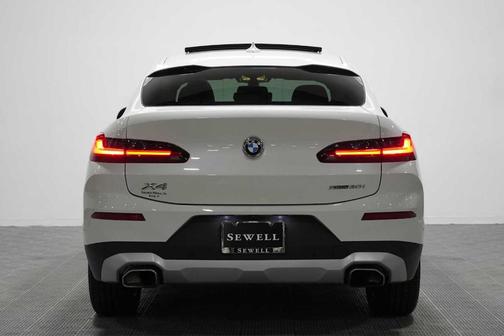 Mineral White Metallic 2024 BMW X4 xDrive30i
