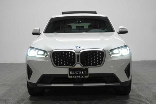 Mineral White Metallic 2024 BMW X4 xDrive30i