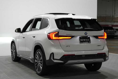 Mineral White Metallic 2025 BMW X1 xDrive28i