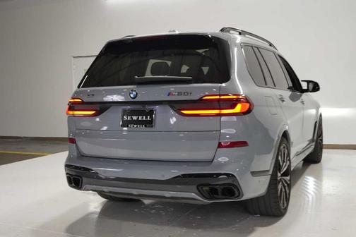 2025 BMW X7 M60i