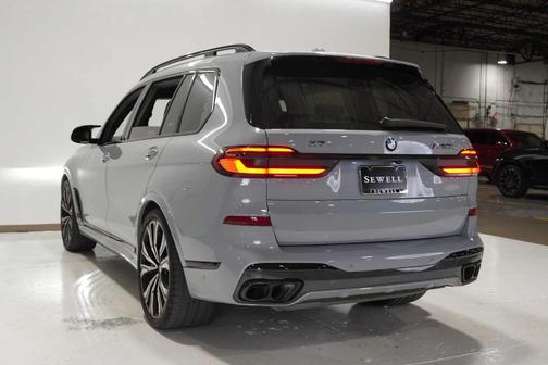 2025 BMW X7 M60i