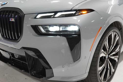 2025 BMW X7 M60i