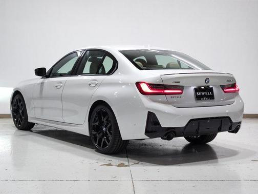 2025 BMW 330 i xDrive