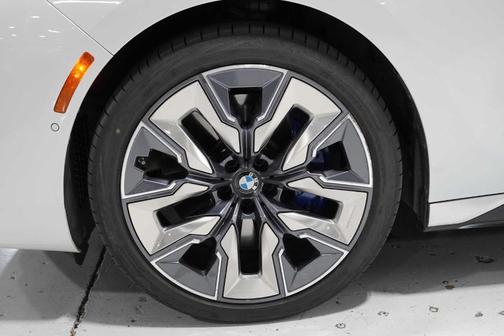 2023 BMW 760 760i xDrive