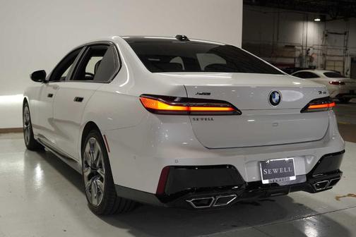 2023 BMW 760 760i xDrive