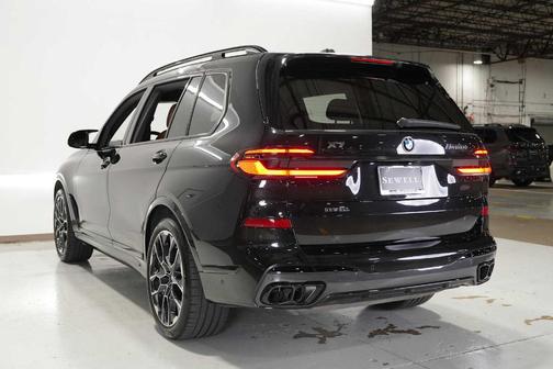 2025 BMW X7 M60i