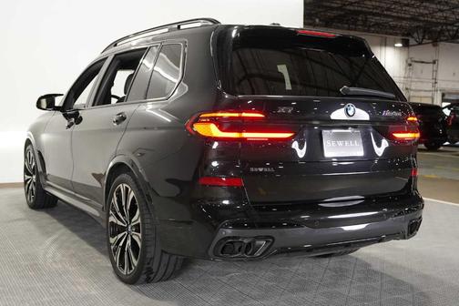 2025 BMW X7 M60i