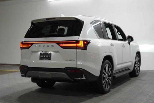 Eminent White Pearl 2025 Lexus LX 600 Luxury