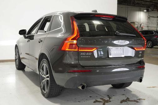 2021 Volvo XC60 T5 Momentum