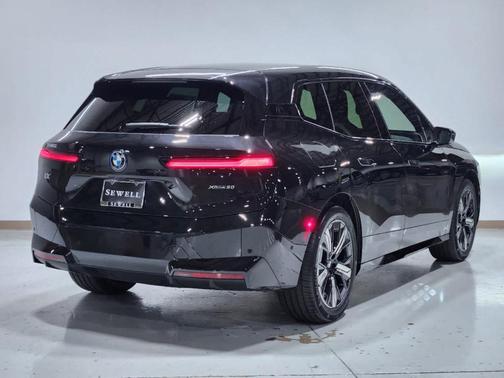 2025 BMW iX xDrive50