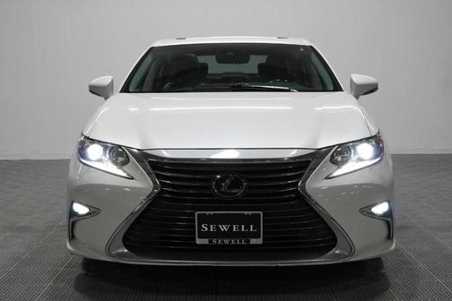 Eminent White Pearl 2018 Lexus ES 350 Base