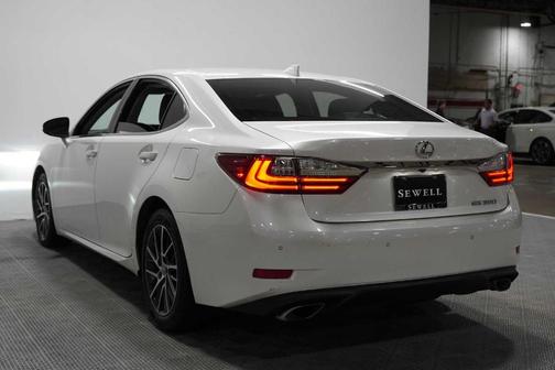 Eminent White Pearl 2018 Lexus ES 350 Base