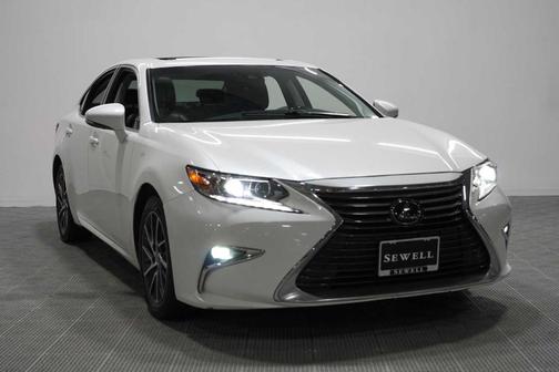 Eminent White Pearl 2018 Lexus ES 350 Base