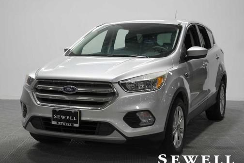Ingot Silver Metallic 2019 Ford Escape SE