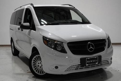 2017 Mercedes-Benz Metris Base