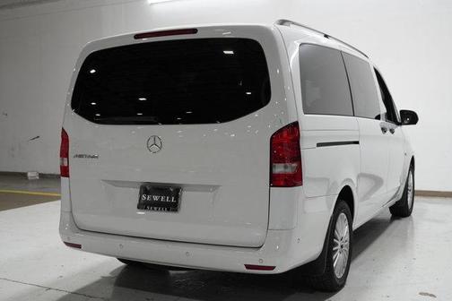 2017 Mercedes-Benz Metris Base