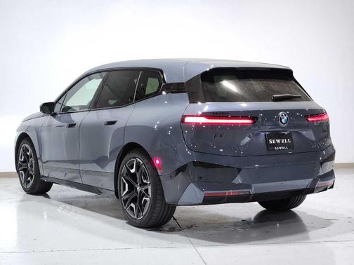 2025 BMW iX M60