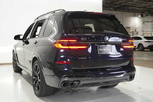 2023 BMW X7 M60i