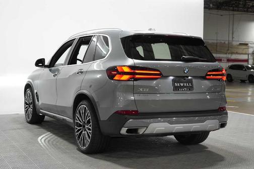 Gray Metallic 2026 BMW X5 xDrive40i