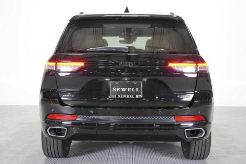 2022 Jeep Grand Cherokee Summit