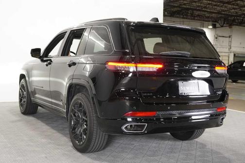 2022 Jeep Grand Cherokee Summit