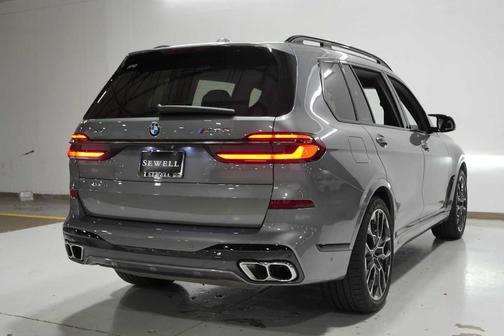 2025 BMW X7 M60i