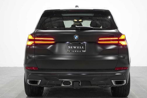 Black Sapphire Metallic 2024 BMW X5 sDrive40i