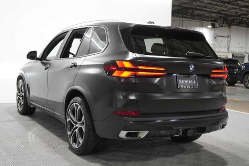 Black Sapphire Metallic 2024 BMW X5 sDrive40i