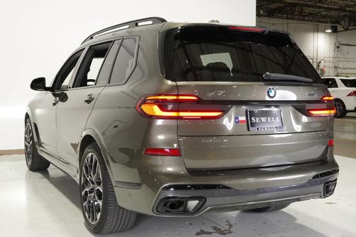 2025 BMW X7 xDrive40i