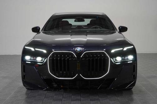 2025 BMW 740 i xDrive