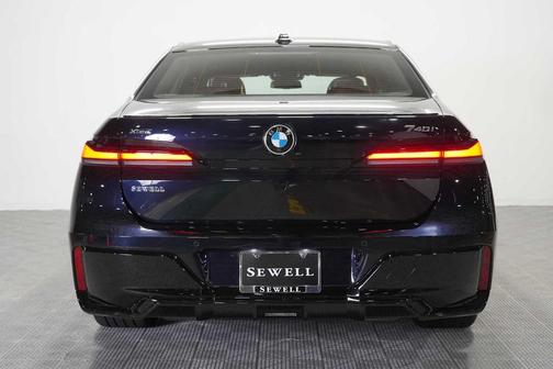 2025 BMW 740 i xDrive