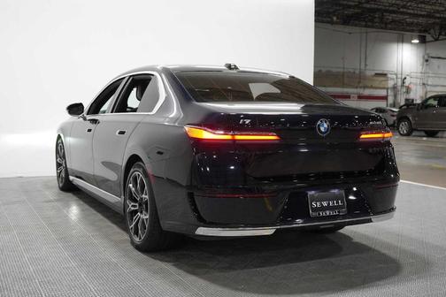 Carbon Black Metallic 2023 BMW i7 xDrive60
