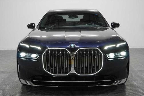 Carbon Black Metallic 2023 BMW i7 xDrive60