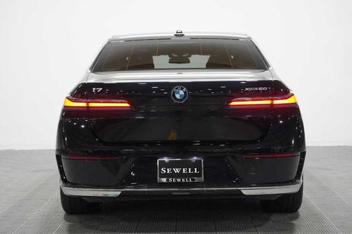 Carbon Black Metallic 2023 BMW i7 xDrive60