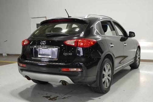 2016 INFINITI QX50 Base