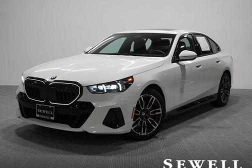Alpine White 2026 BMW 530 i
