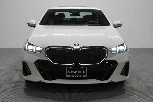 Alpine White 2026 BMW 530 i