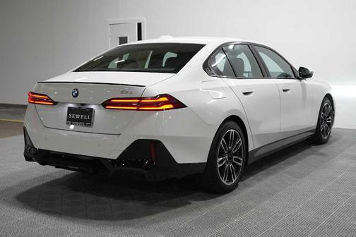 Alpine White 2026 BMW 530 i