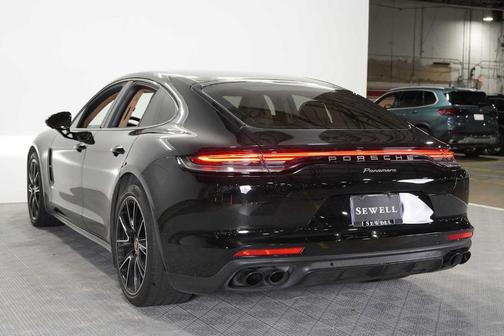 Jet Black Metallic 2022 Porsche Panamera